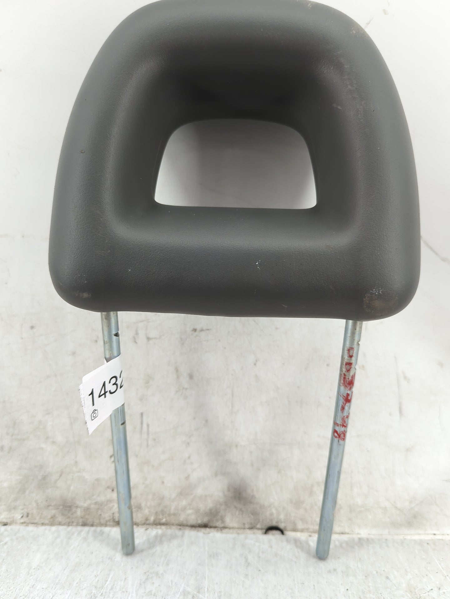 2007-2008 Chrysler Pt Cruiser Headrest Head Rest Front Driver Passenger Seat Fits Fits 2007 2008 OEM Used Auto Parts - Oemus