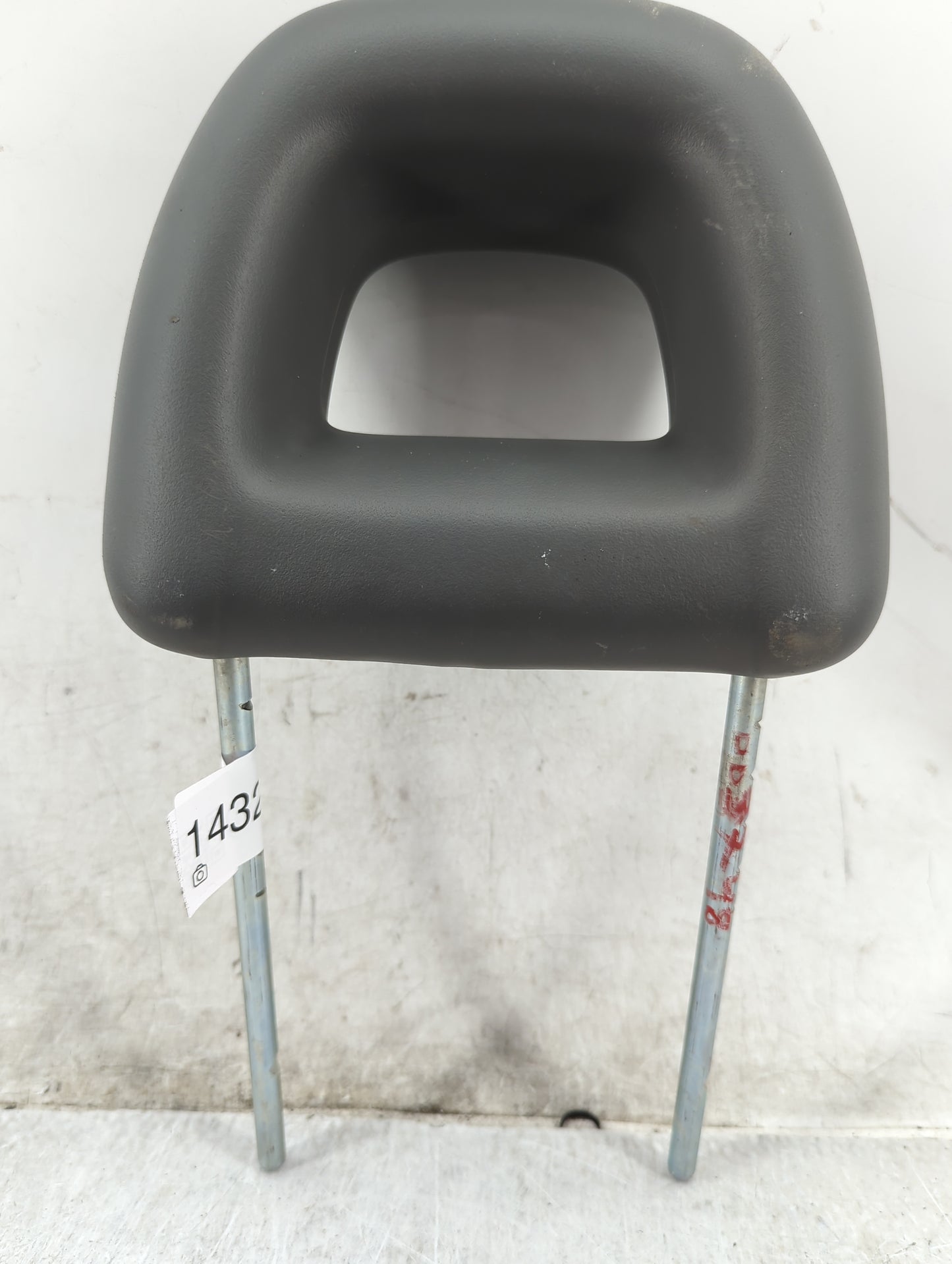 2007-2008 Chrysler Pt Cruiser Headrest Head Rest Front Driver Passenger Seat Fits Fits 2007 2008 OEM Used Auto Parts - Oemus
