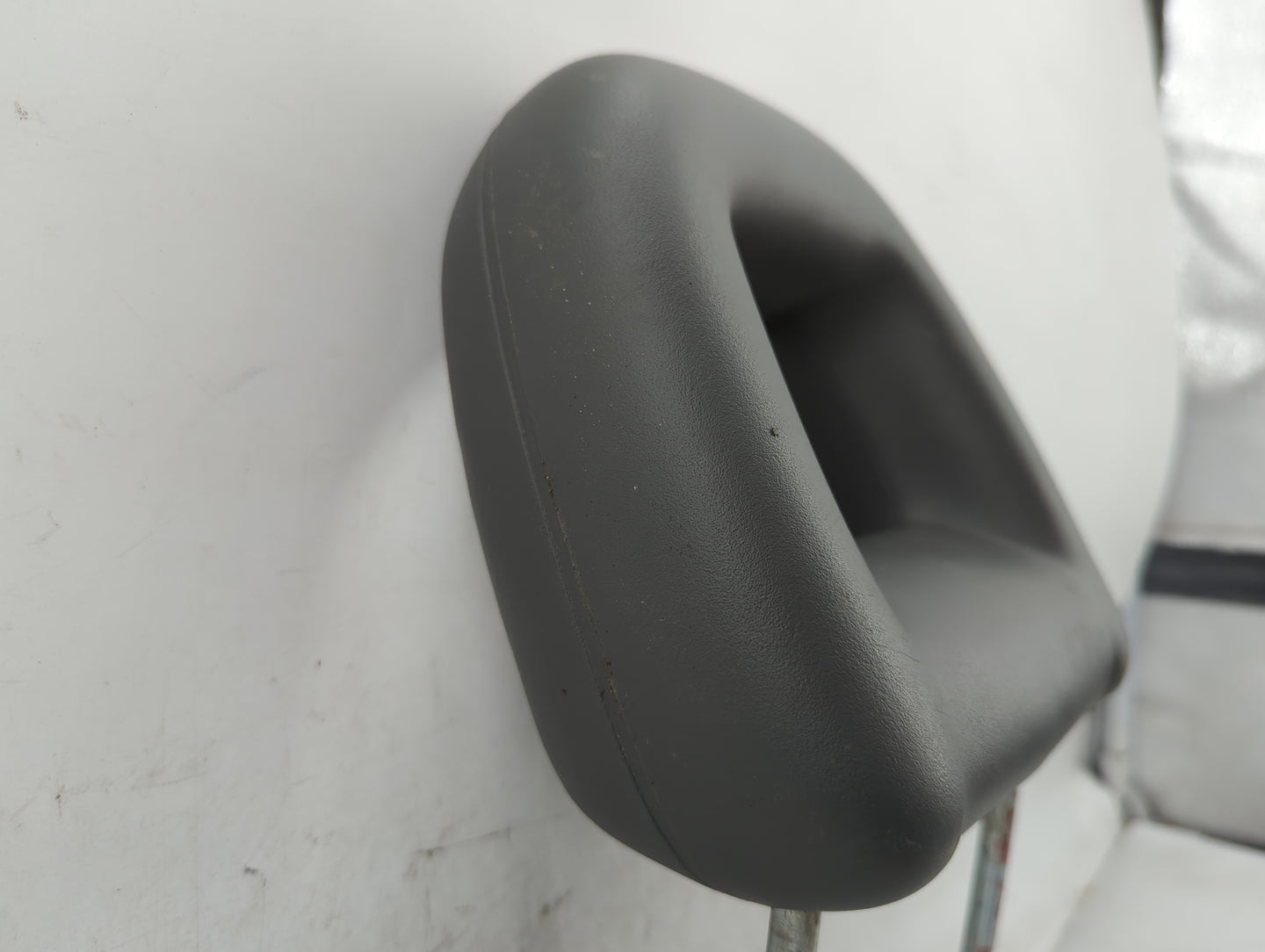 2007-2008 Chrysler Pt Cruiser Headrest Head Rest Front Driver Passenger Seat Fits Fits 2007 2008 OEM Used Auto Parts - Oemus