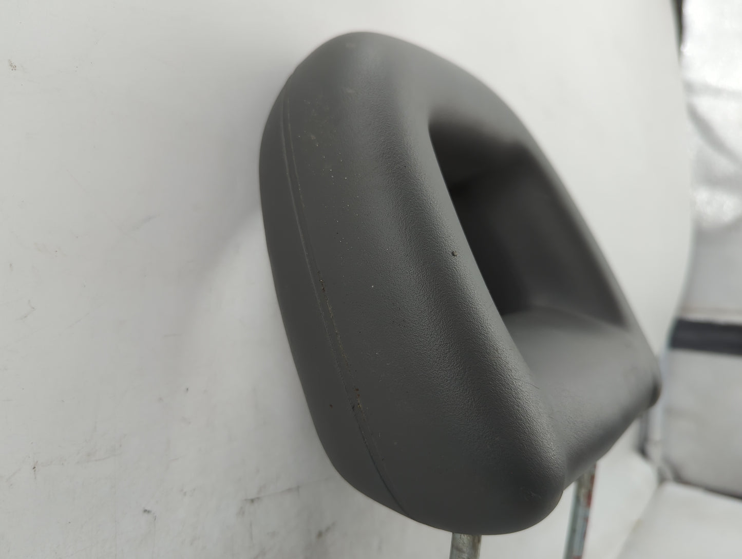 2007-2008 Chrysler Pt Cruiser Headrest Head Rest Front Driver Passenger Seat Fits Fits 2007 2008 OEM Used Auto Parts - Oemus
