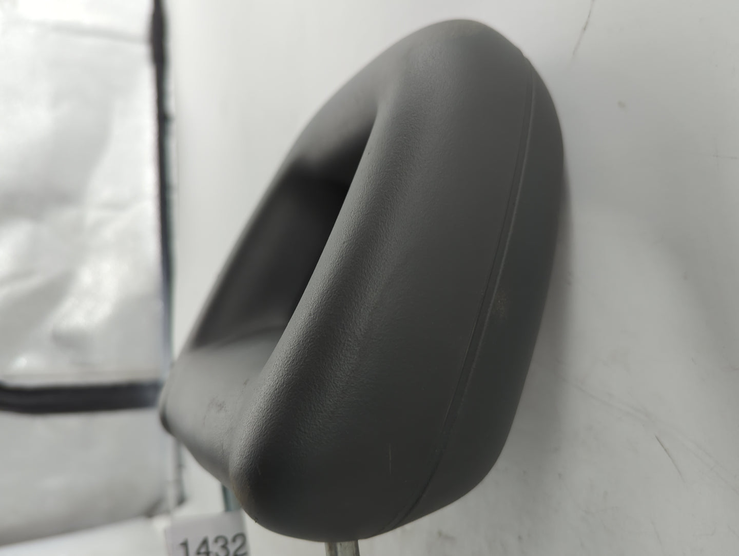 2007-2008 Chrysler Pt Cruiser Headrest Head Rest Front Driver Passenger Seat Fits Fits 2007 2008 OEM Used Auto Parts - Oemus