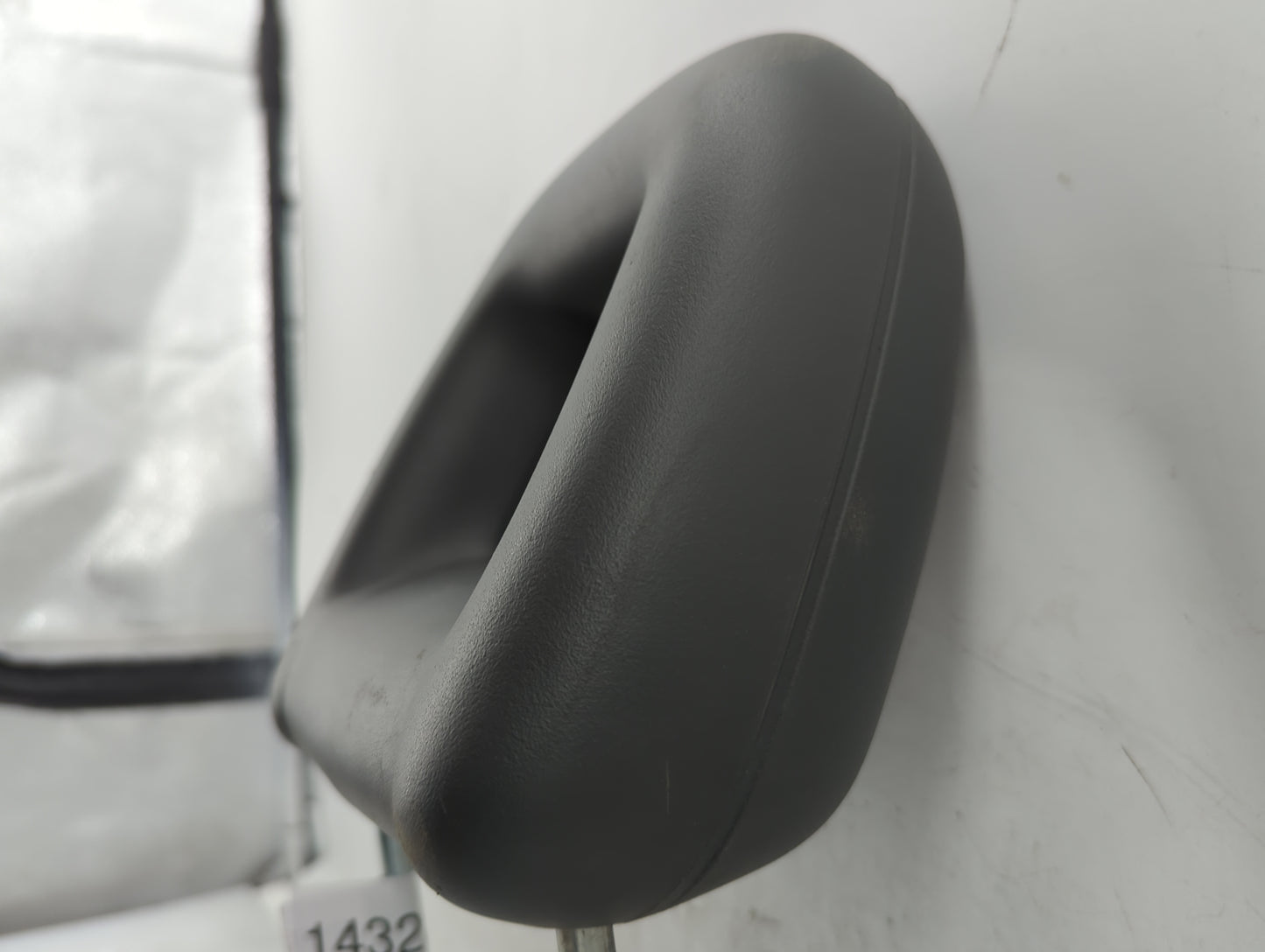 2007-2008 Chrysler Pt Cruiser Headrest Head Rest Front Driver Passenger Seat Fits Fits 2007 2008 OEM Used Auto Parts - Oemus