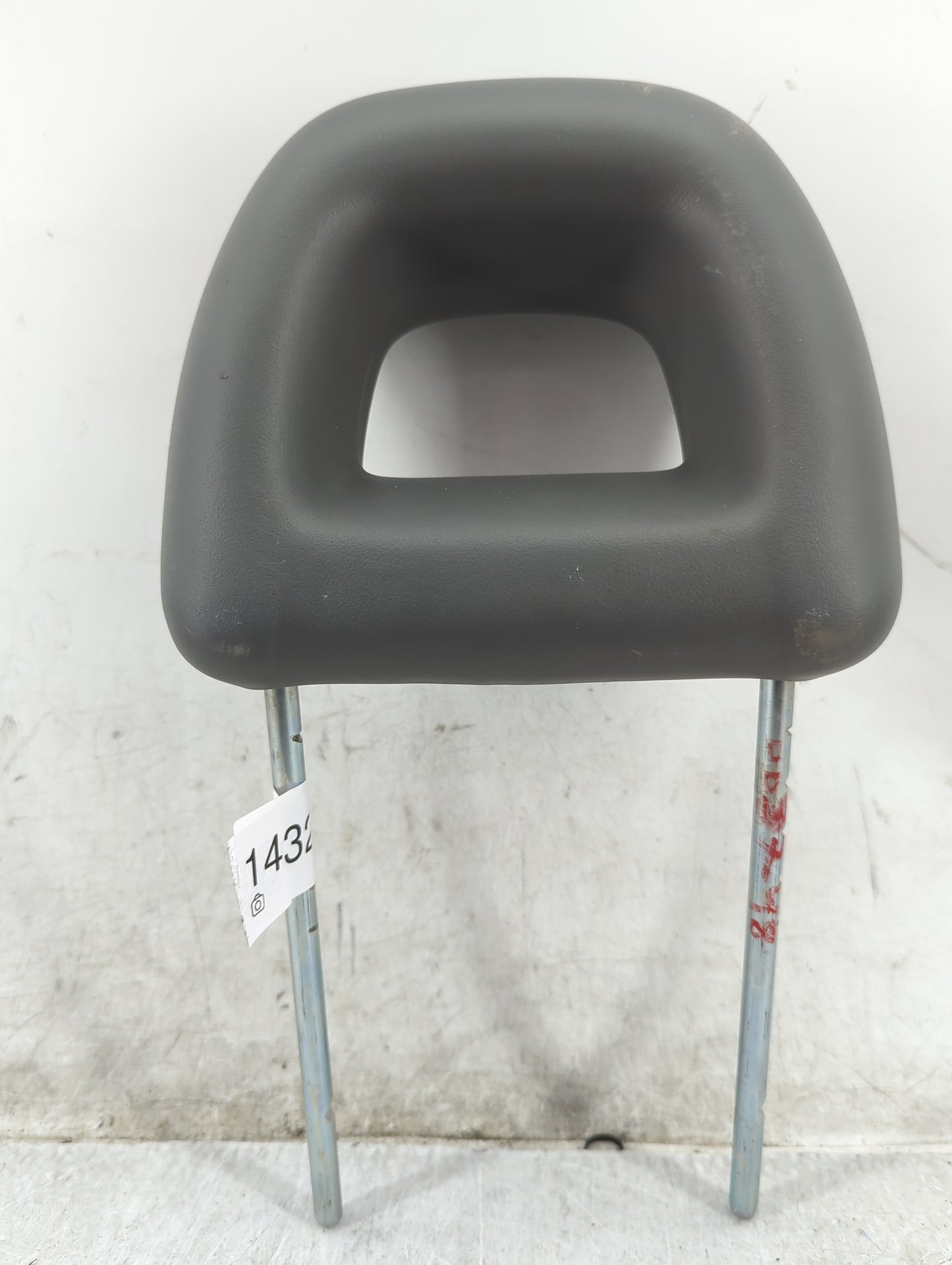 2007-2008 Chrysler Pt Cruiser Headrest Head Rest Front Driver Passenger Seat Fits Fits 2007 2008 OEM Used Auto Parts - Oemus