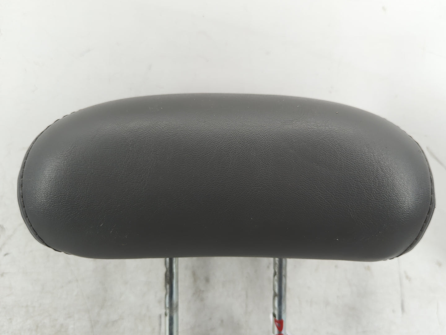 2007-2008 Chrysler Pt Cruiser Headrest Head Rest Front Driver Seat Black - Oemusedautoparts1.com