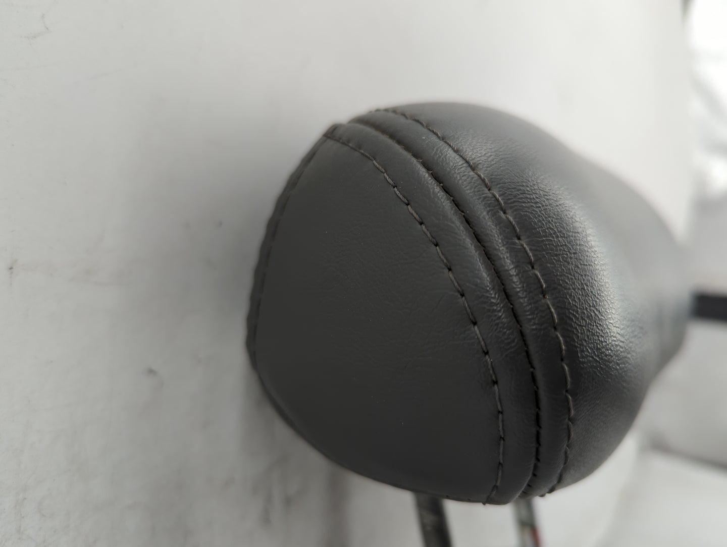 2007-2008 Chrysler Pt Cruiser Headrest Head Rest Front Driver Seat Black - Oemusedautoparts1.com