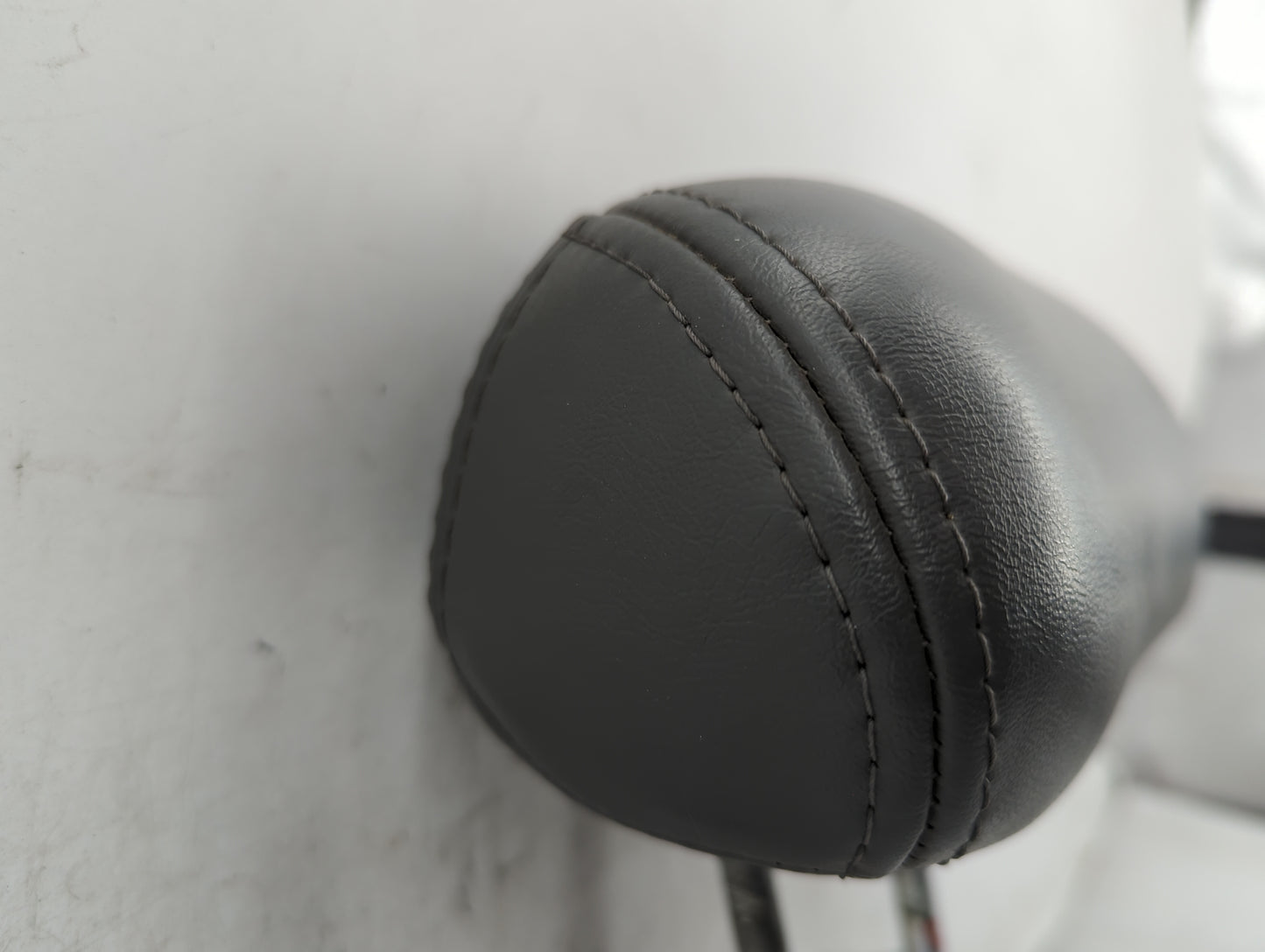 2007-2008 Chrysler Pt Cruiser Headrest Head Rest Front Driver Seat Black - Oemusedautoparts1.com
