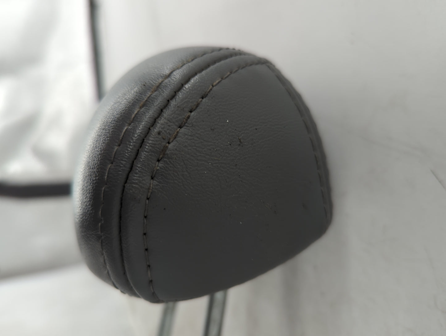 2007-2008 Chrysler Pt Cruiser Headrest Head Rest Front Driver Seat Black - Oemusedautoparts1.com
