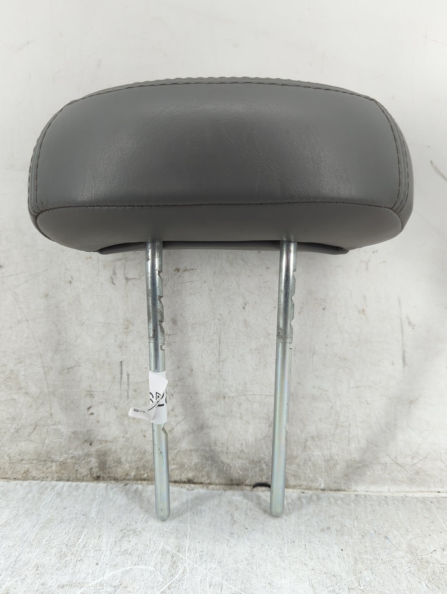 2007-2008 Chrysler Pt Cruiser Headrest Head Rest Front Driver Seat Black - Oemusedautoparts1.com