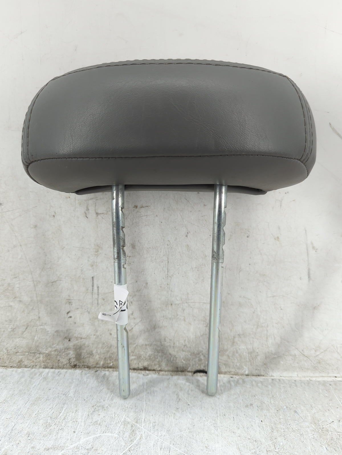 2007-2008 Chrysler Pt Cruiser Headrest Head Rest Front Driver Seat Black 1432856 - Oemusedautoparts1.com
