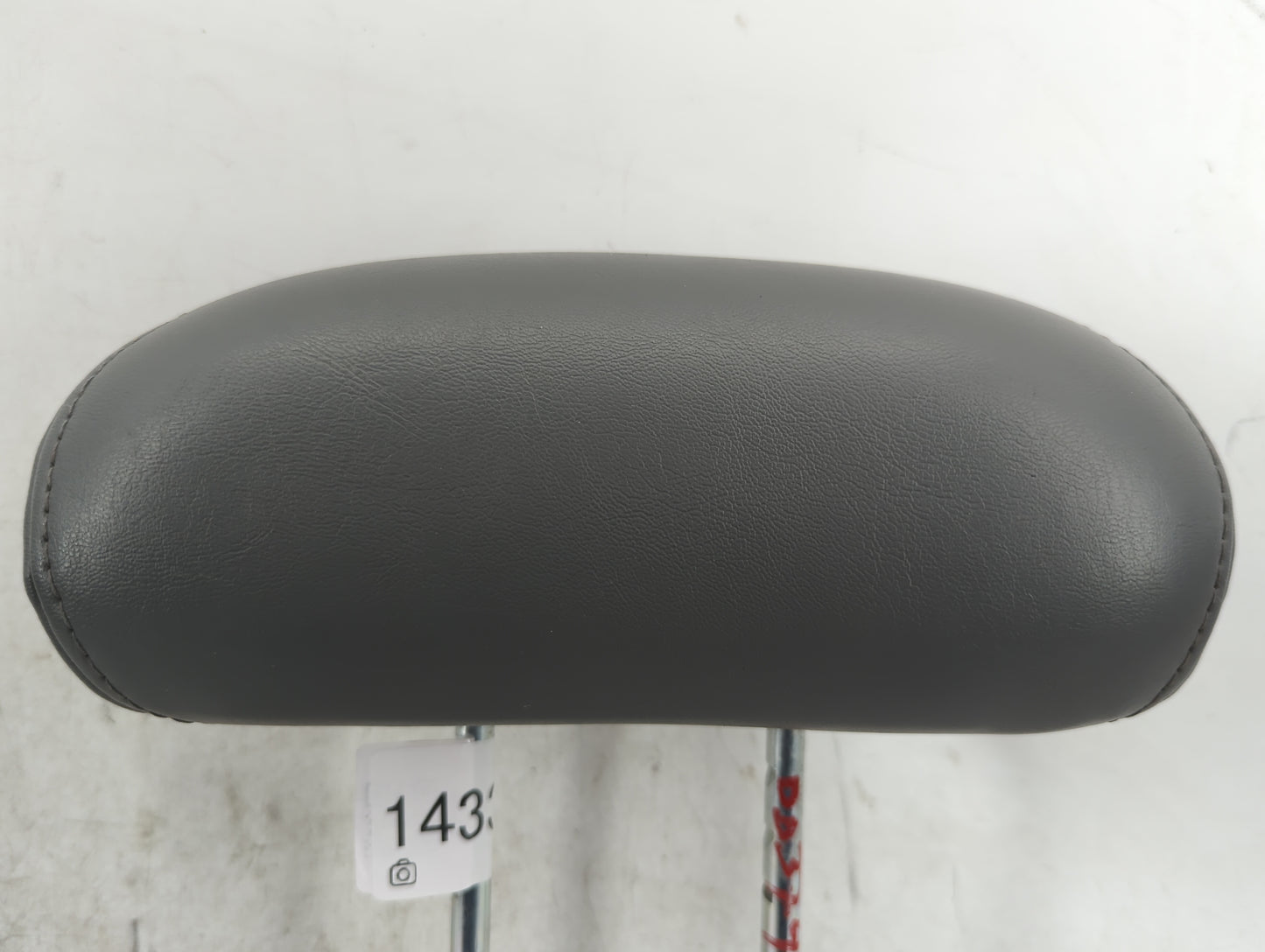 2007-2008 Chrysler Pt Cruiser Headrest Head Rest Rear Seat Fits Fits 2007 2008 OEM Used Auto Parts - Oemusedautoparts1.com