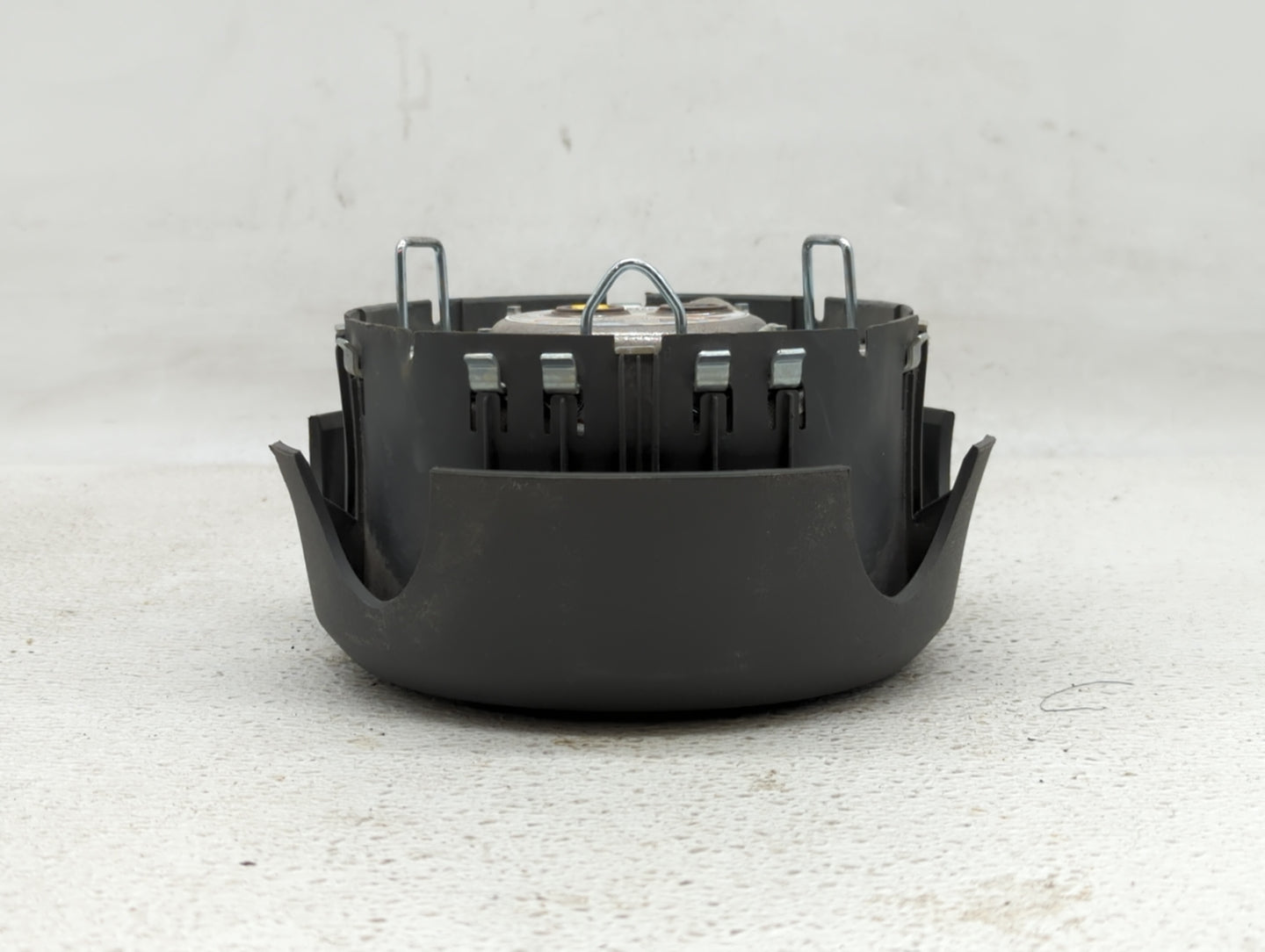 2006-2007 Chrysler Pt Cruiser Air Bag Driver Left Steering Wheel Mounted Fits Fits 2006 2007 OEM Used Auto Parts - Oemusedau