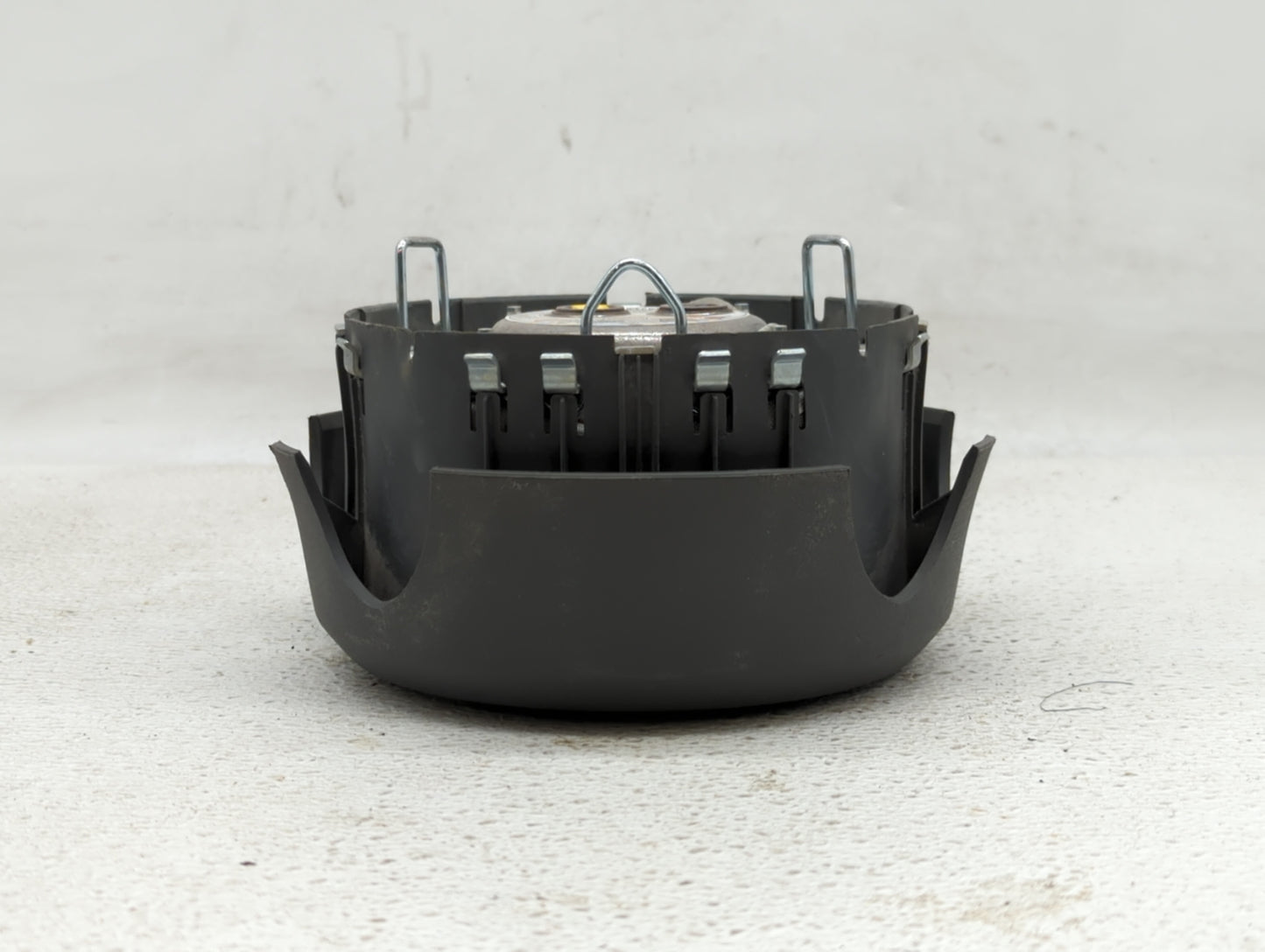 2006-2007 Chrysler Pt Cruiser Air Bag Driver Left Steering Wheel Mounted Fits Fits 2006 2007 OEM Used Auto Parts - Oemusedau