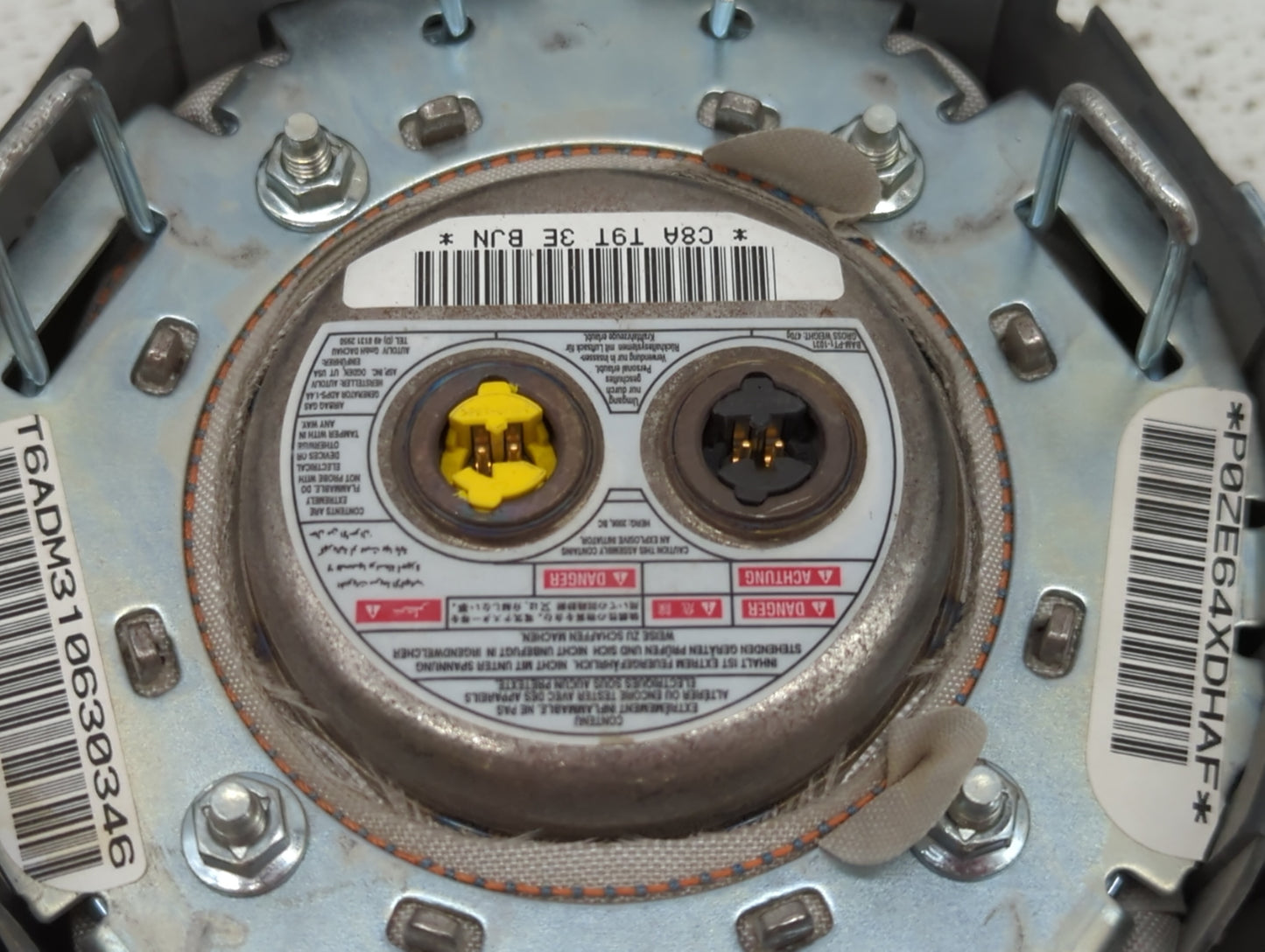 2006-2007 Chrysler Pt Cruiser Air Bag Driver Left Steering Wheel Mounted Fits Fits 2006 2007 OEM Used Auto Parts - Oemusedau