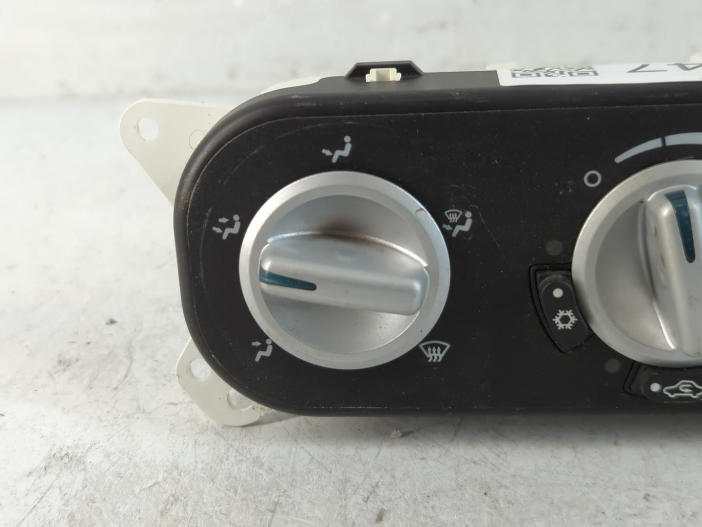 2007 Chrysler Pt Cruiser Climate Control Module Temperature AC/Heater Replacement Fits OEM Used Auto Parts - Oemusedautopart