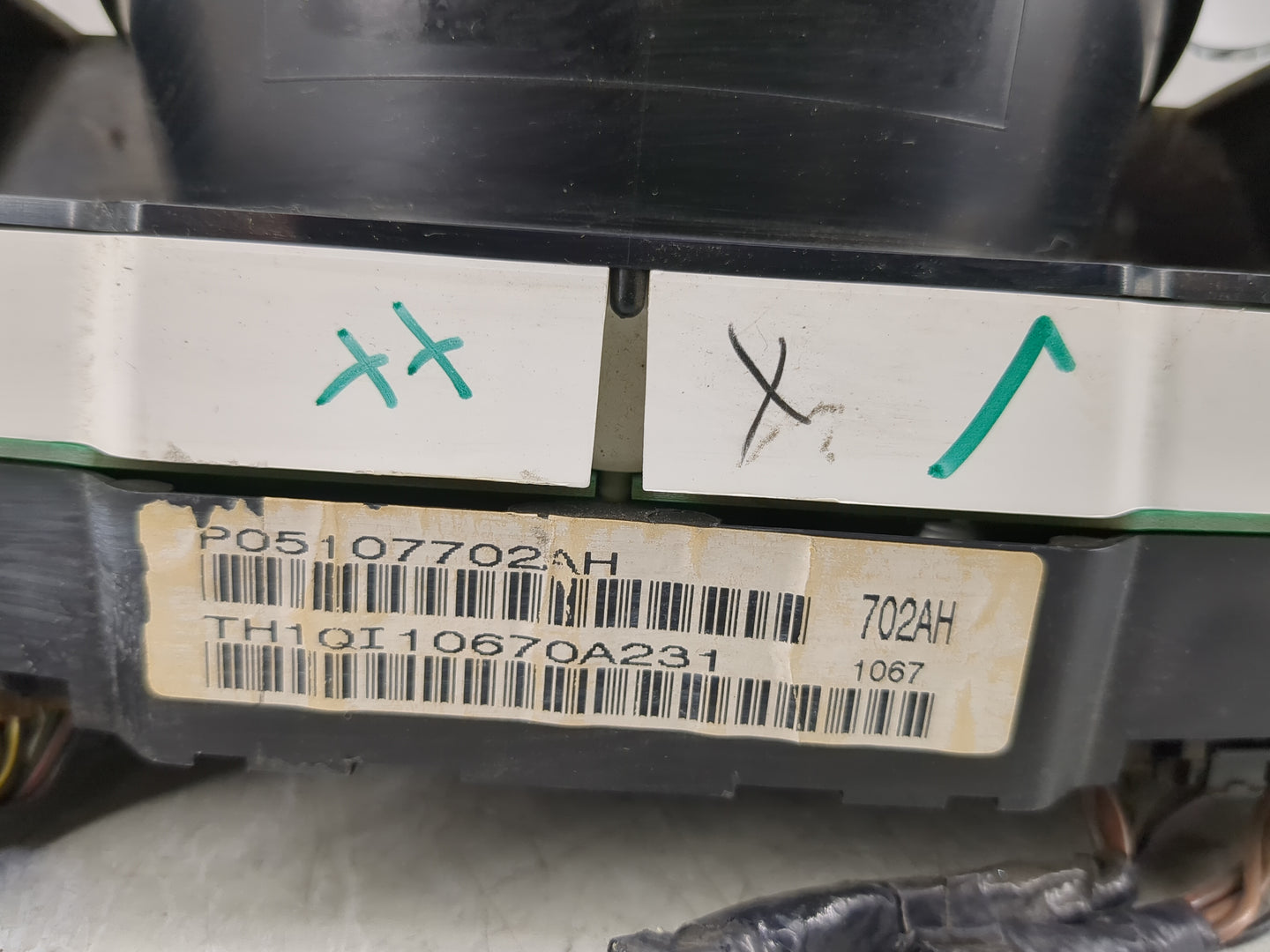 2007-2009 Chrysler Sebring Instrument Cluster Speedometer Gauges P/N:05107702AH Fits Fits 2007 2008 2009 OEM Used Auto Parts