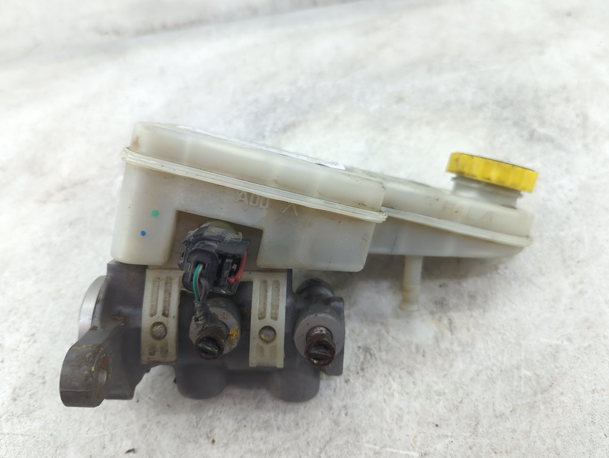 2007-2009 Chrysler Sebring Brake Master Cylinder 1516211 - Oemusedautoparts1.com