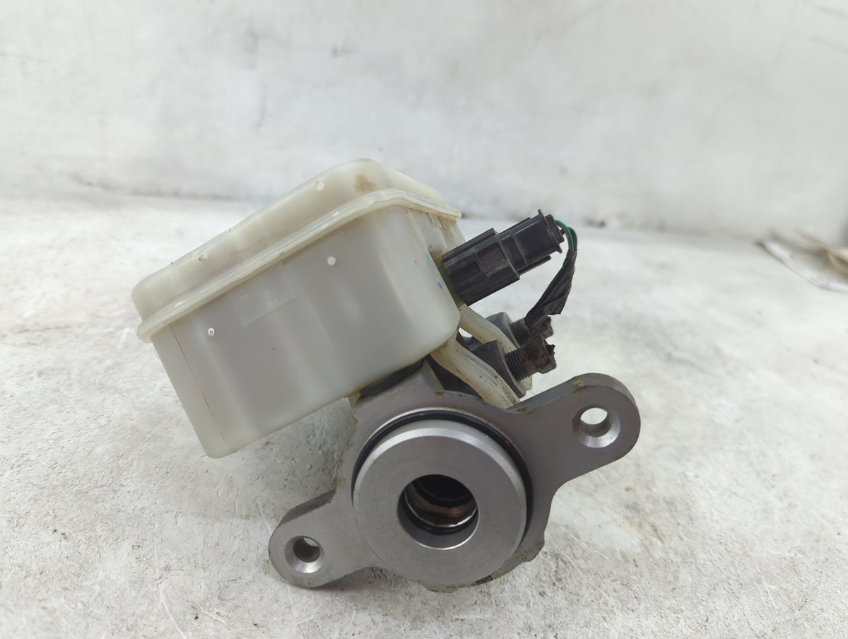 2007-2009 Chrysler Sebring Brake Master Cylinder 1516211 - Oemusedautoparts1.com