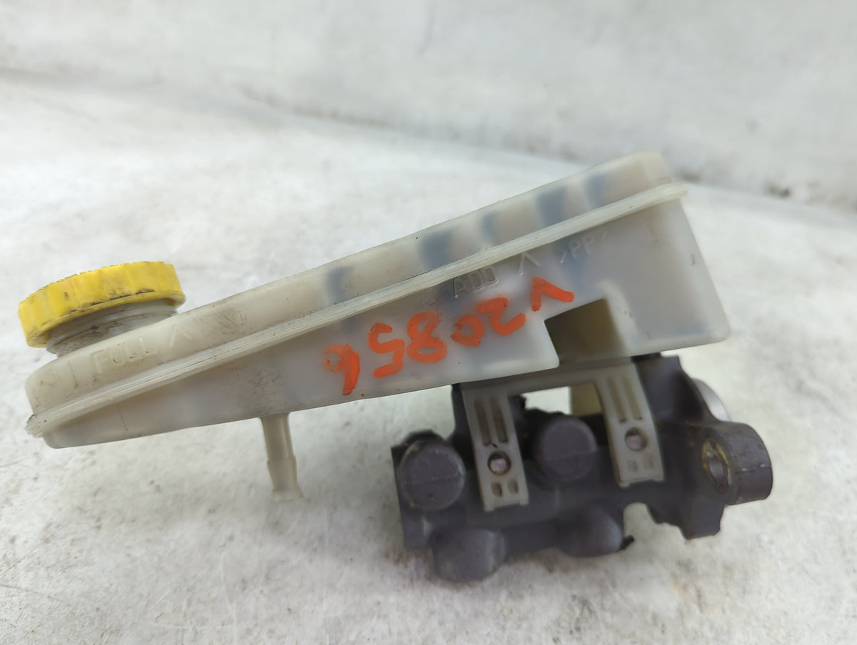 2007-2009 Chrysler Sebring Brake Master Cylinder 1516211 - Oemusedautoparts1.com
