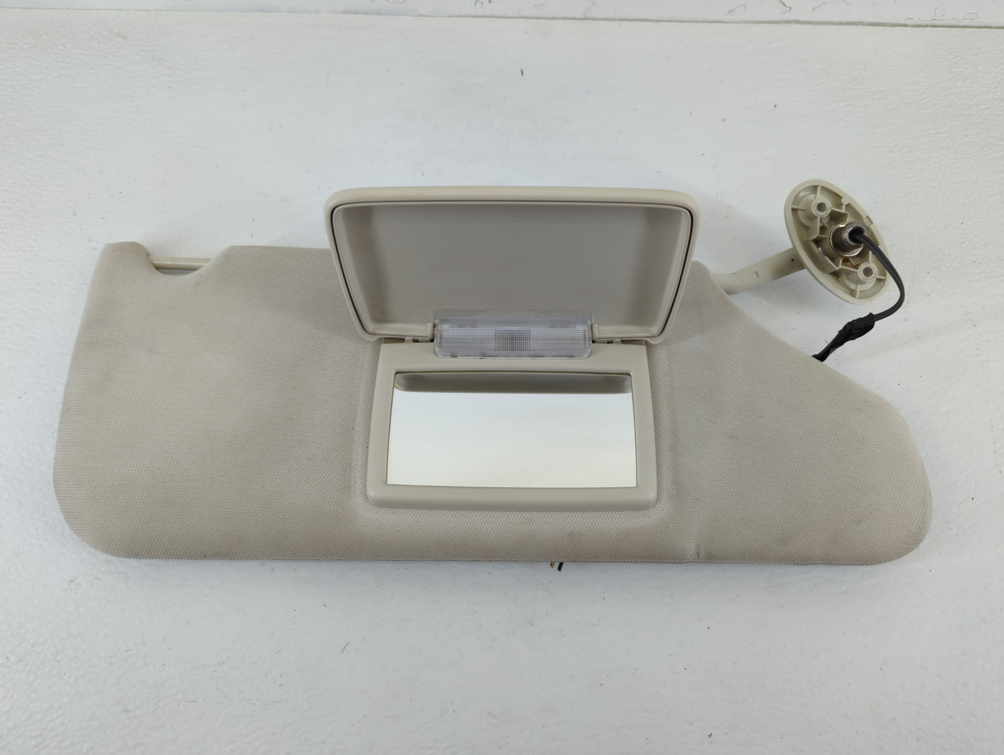 2007 Chrysler Sebring Sun Visor Shade Replacement Passenger Right Mirror Fits OEM Used Auto Parts - Oemusedautoparts1.com