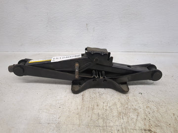 2007 Chrysler Town And Country Spare Scissor Car Jack 1512402 - Oemusedautoparts1.com