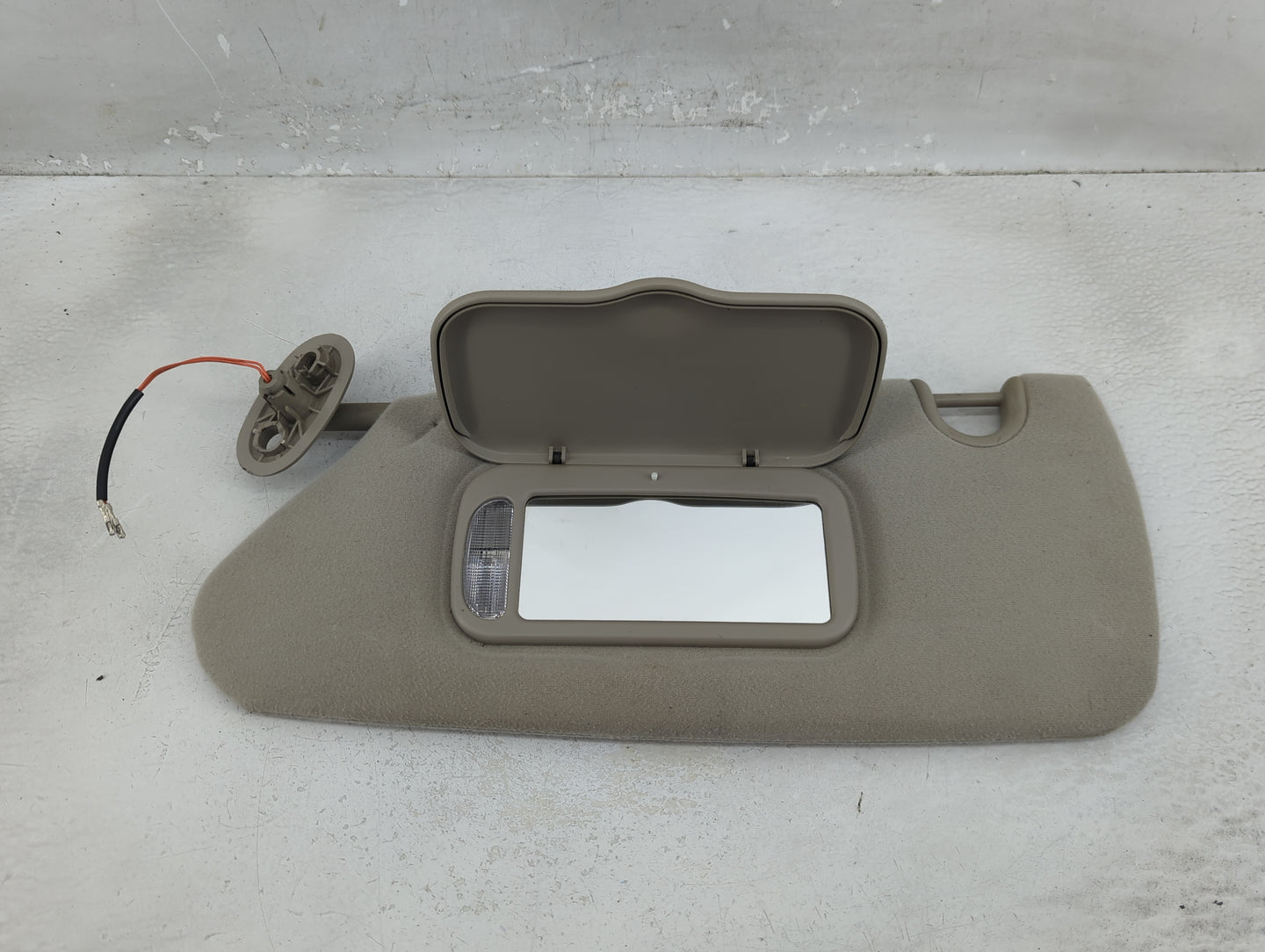 2004-2007 Chrysler Town & Country Sun Visor Shade Replacement Driver Left Mirror Fits Fits 2004 2005 2006 2007 OEM Used Auto
