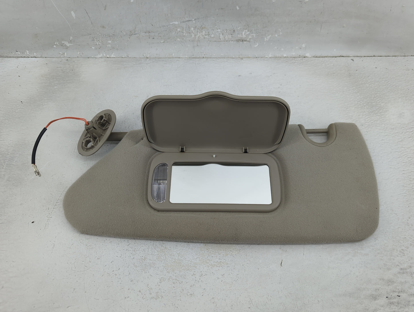 2004-2007 Chrysler Town & Country Sun Visor Shade Replacement Driver Left Mirror Fits Fits 2004 2005 2006 2007 OEM Used Auto