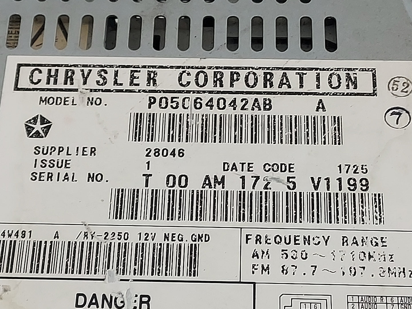 2005-2007 Chrysler Town & Country Information Display Screen - Oemusedautoparts1.com