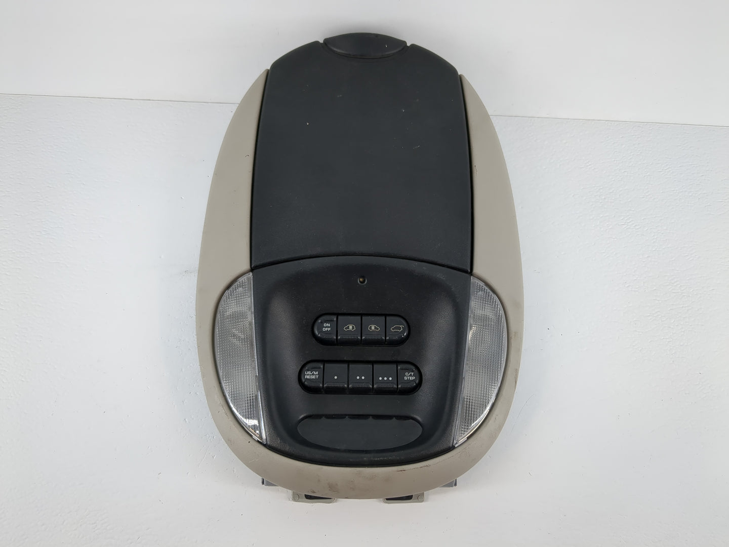 2004 Chrysler Town & Country Overhead Roof Console Interior Dome Light - Oemusedautoparts1.com