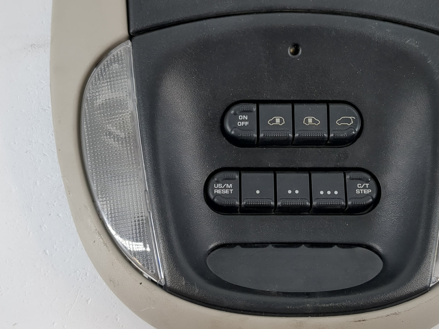 2004 Chrysler Town & Country Overhead Roof Console Interior Dome Light - Oemusedautoparts1.com
