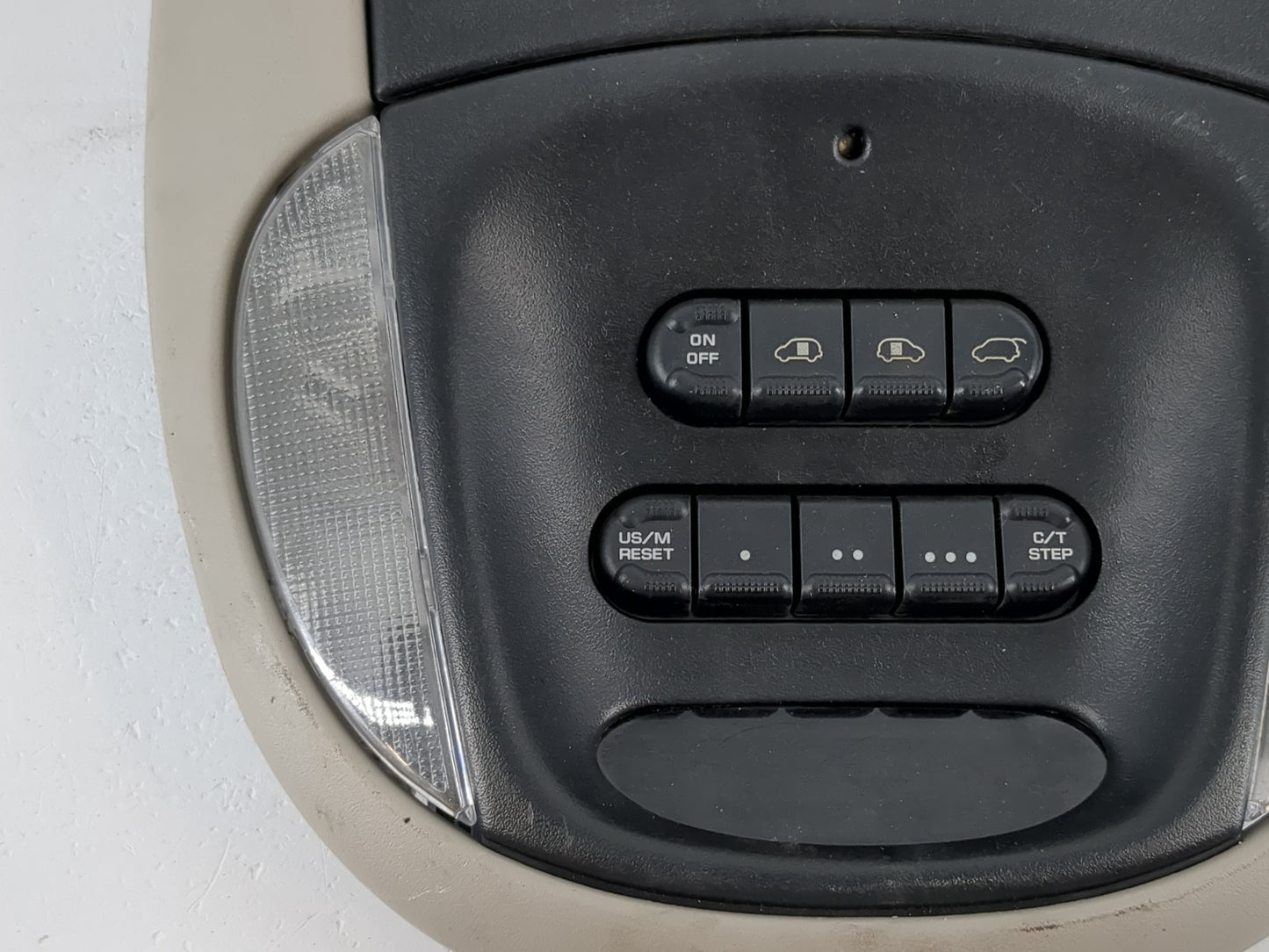 2004 Chrysler Town & Country Overhead Roof Console Interior Dome Light - Oemusedautoparts1.com