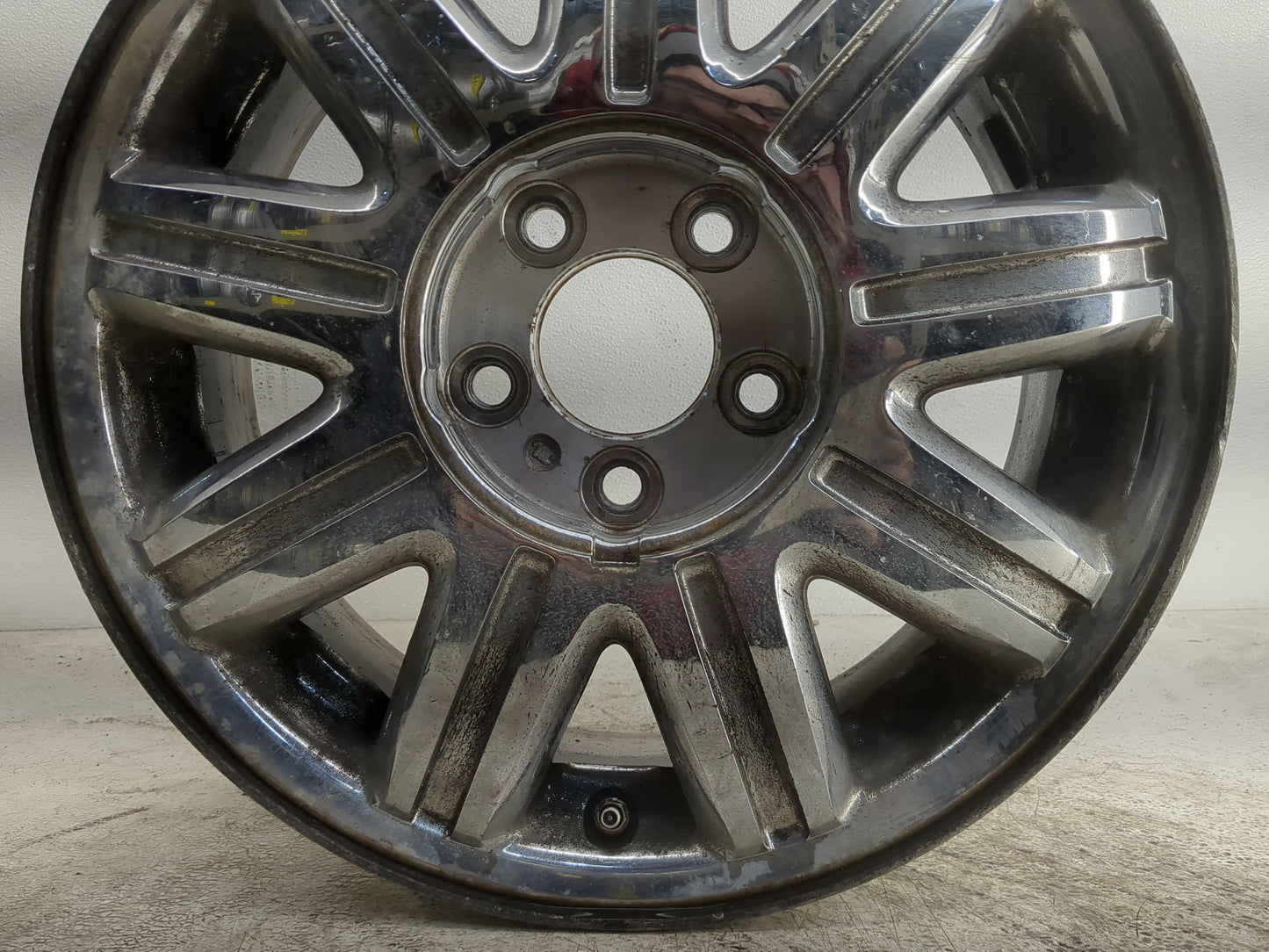 2004-2007 Chrysler Town & Country Oem Wheel Rim 1272721 - Oemusedautoparts1.com