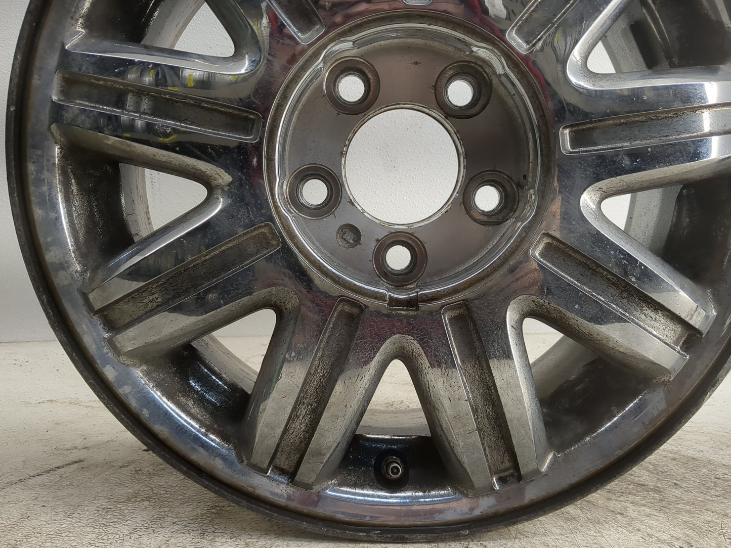 2004-2007 Chrysler Town & Country Oem Wheel Rim 1272721 - Oemusedautoparts1.com