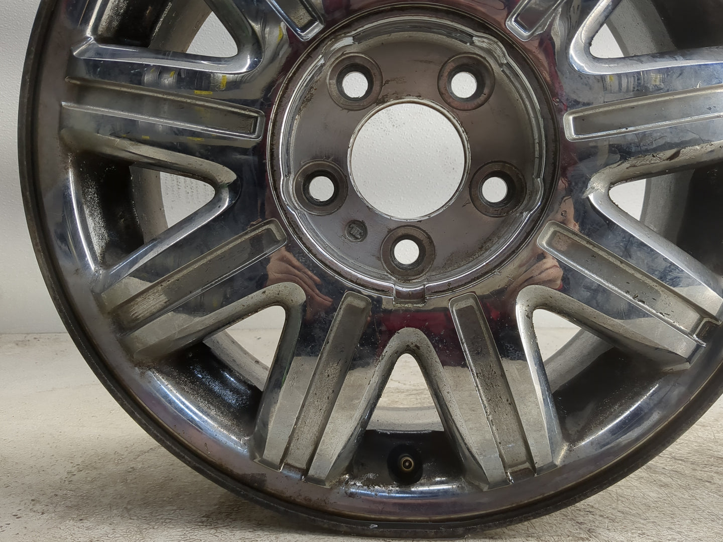 2004-2007 Chrysler Town & Country Oem Wheel Rim - Oemusedautoparts1.com