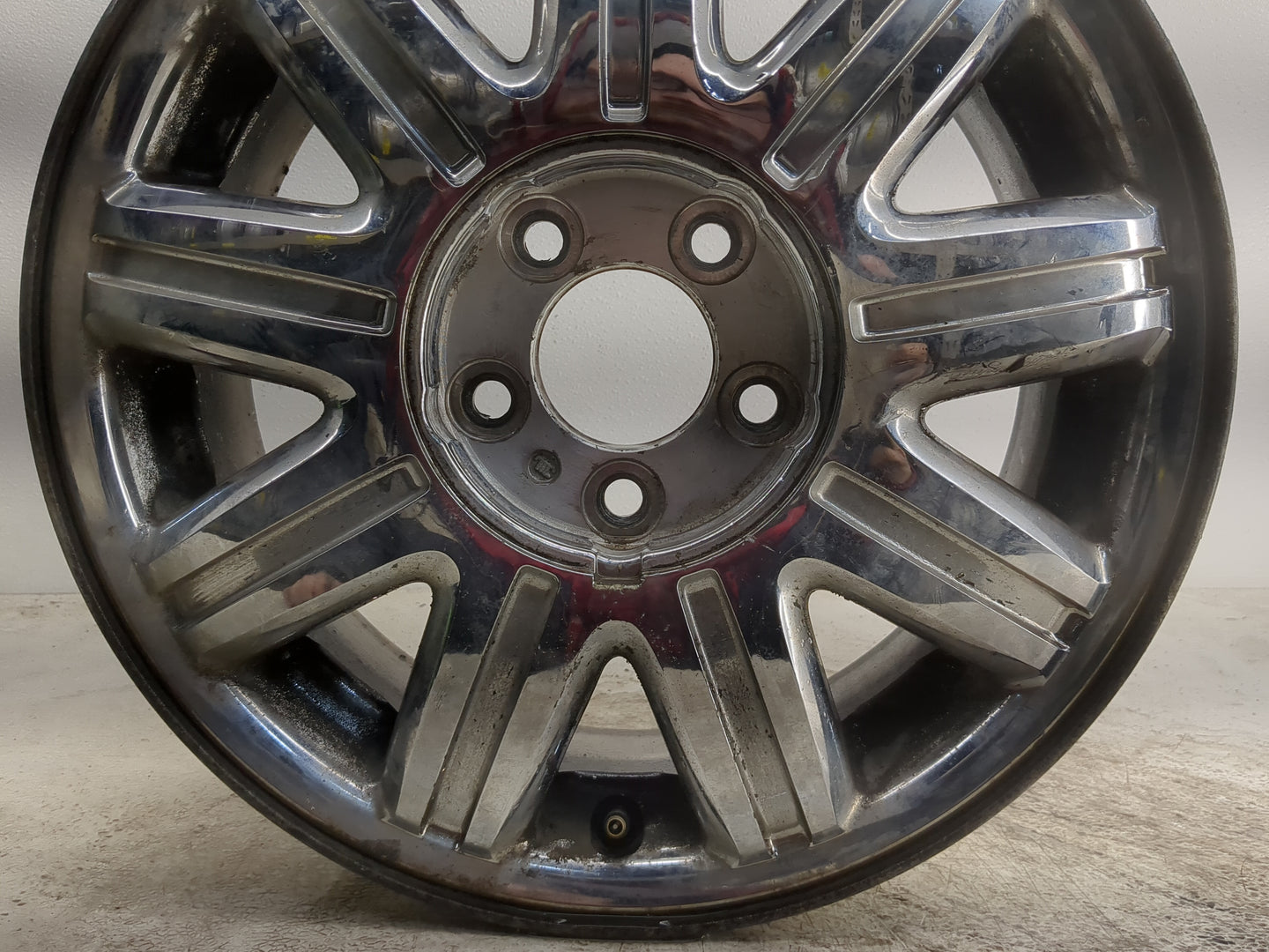 2004-2007 Chrysler Town & Country Oem Wheel Rim - Oemusedautoparts1.com