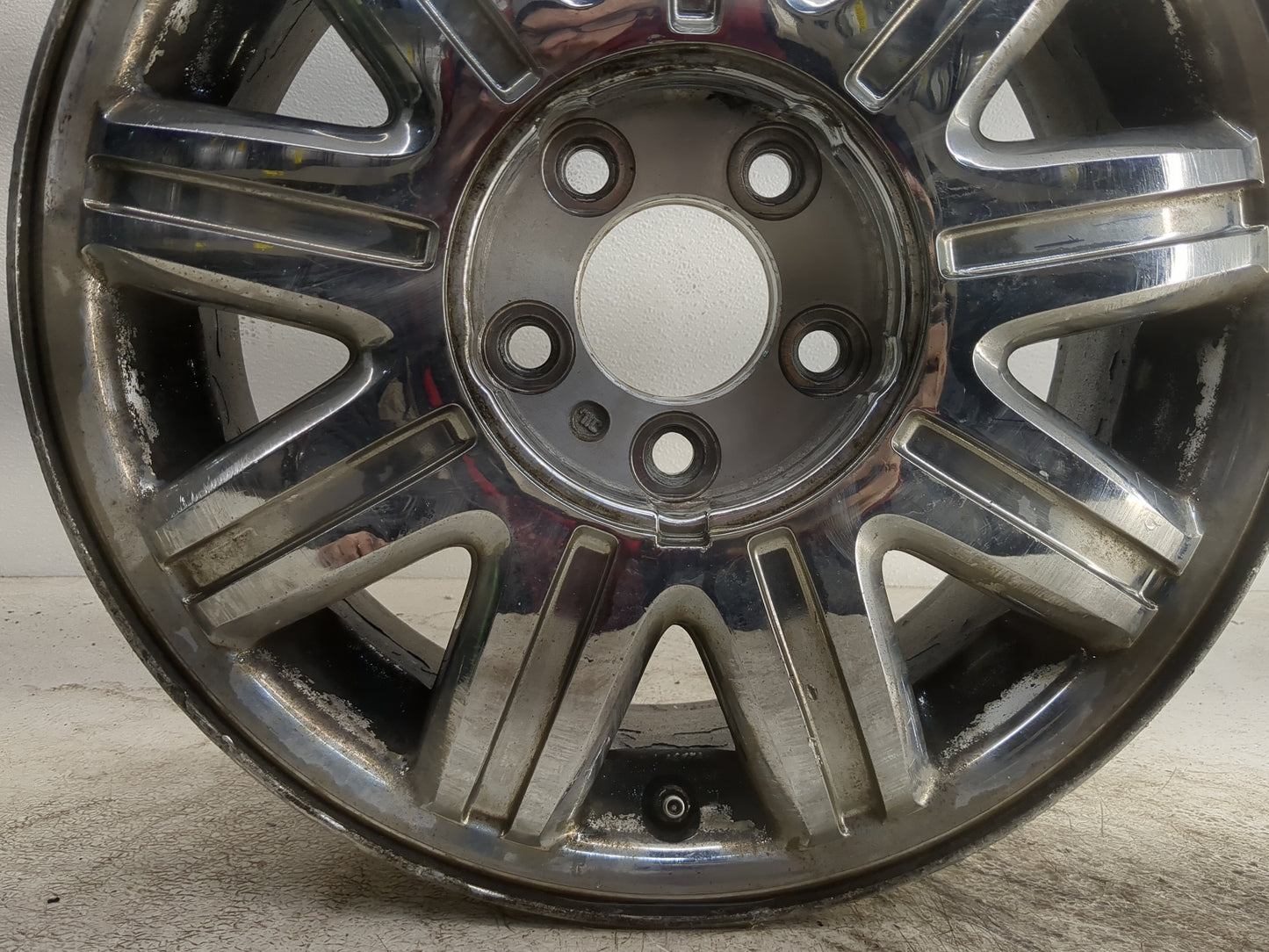 2004-2007 Chrysler Town & Country Oem Wheel Rim - Oemusedautoparts1.com