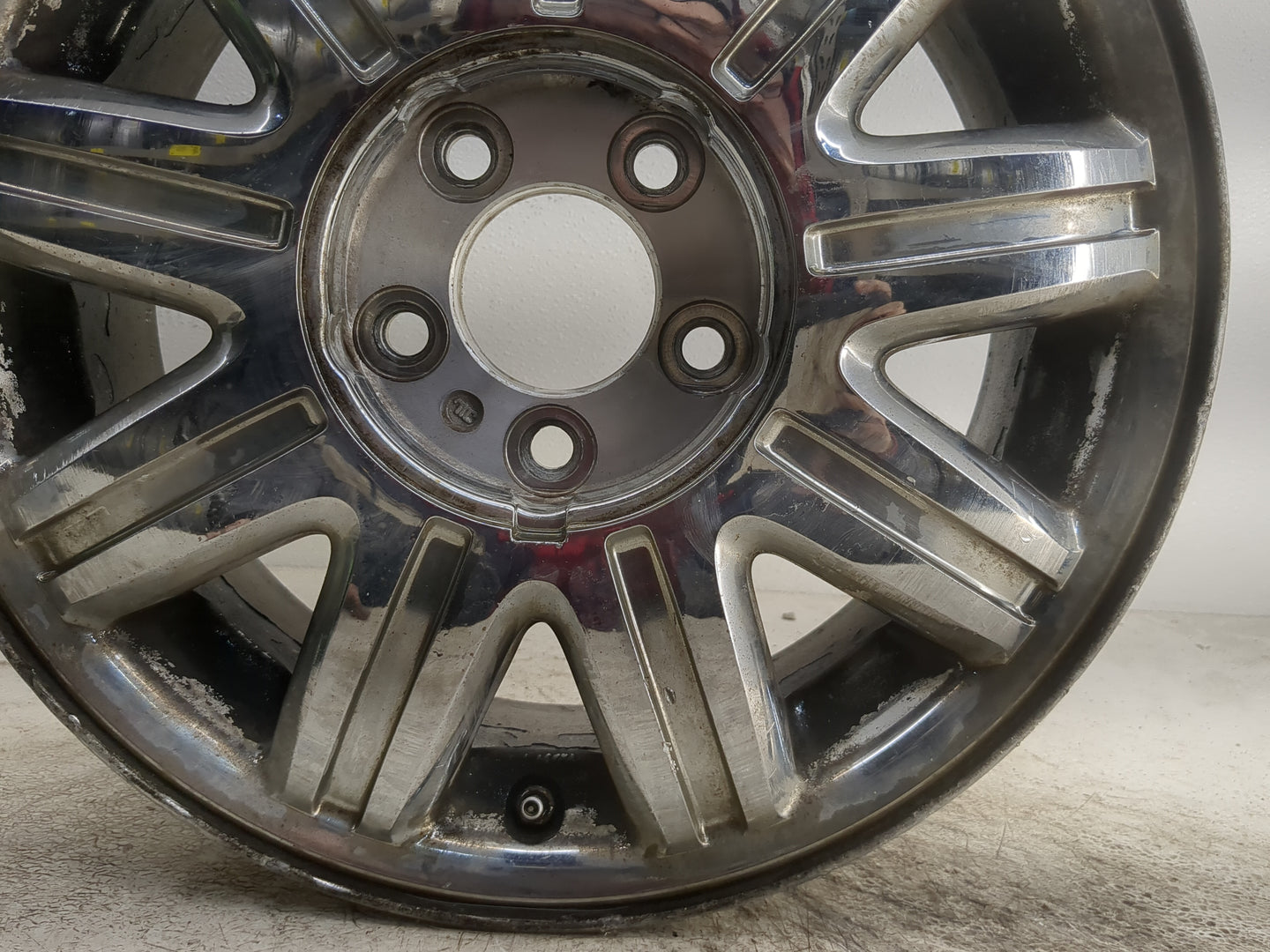 2004-2007 Chrysler Town & Country Oem Wheel Rim - Oemusedautoparts1.com