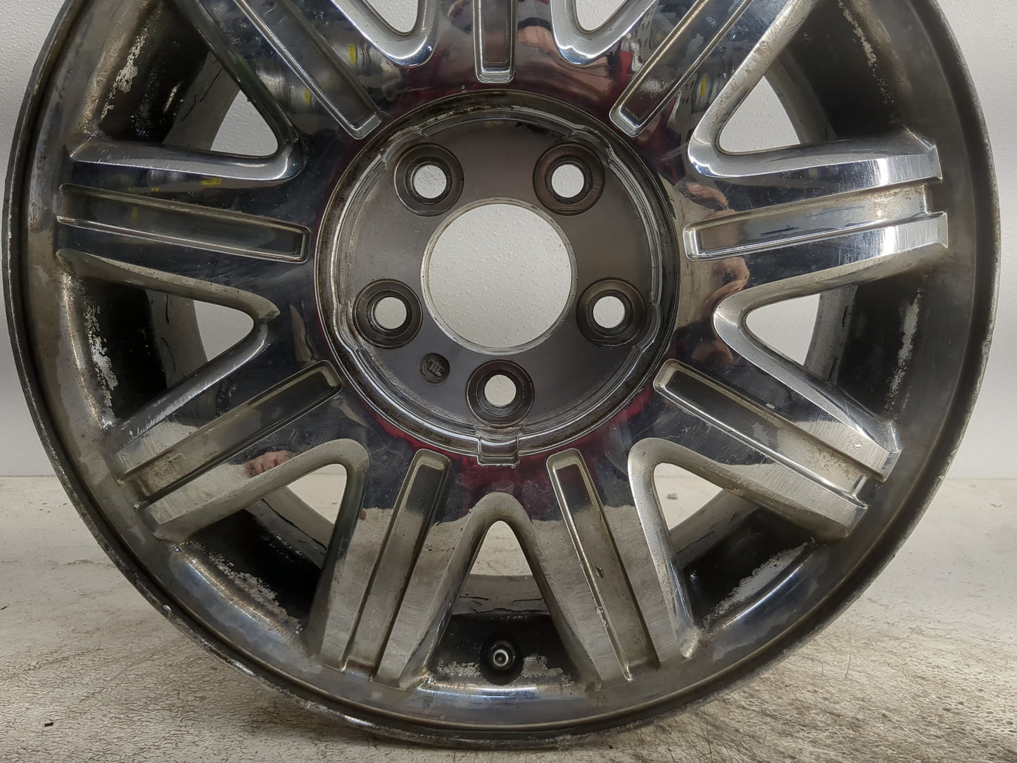 2004-2007 Chrysler Town & Country Oem Wheel Rim - Oemusedautoparts1.com