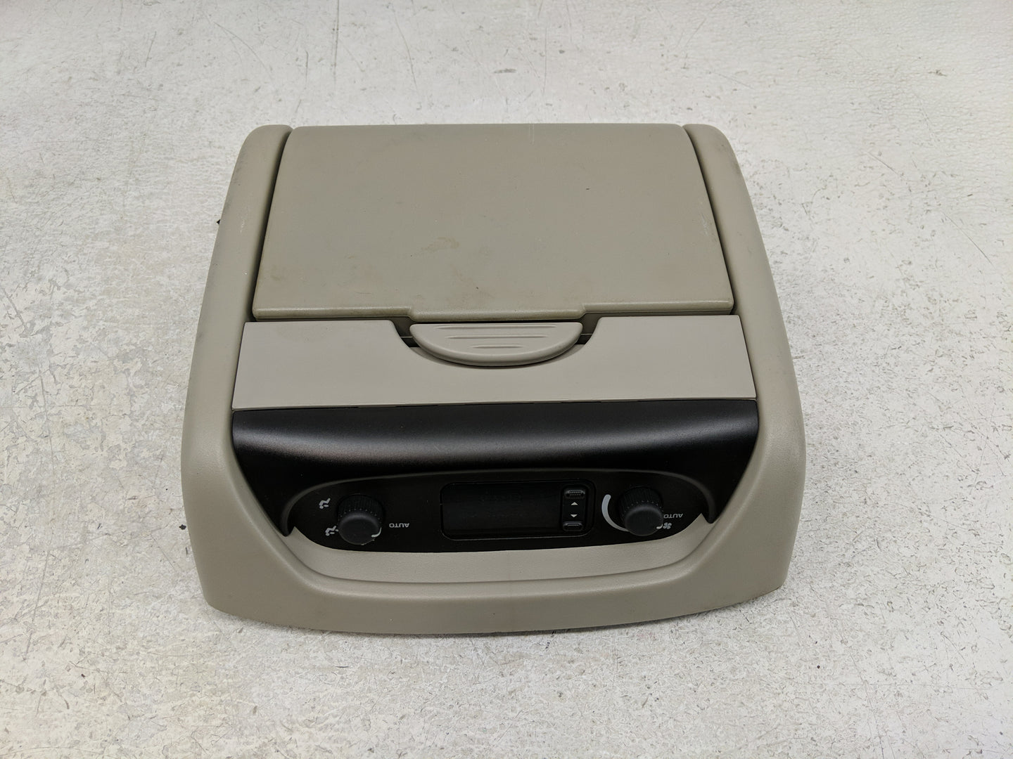 2007 Chrysler Town & Country Information Display Screen - Oemusedautoparts1.com