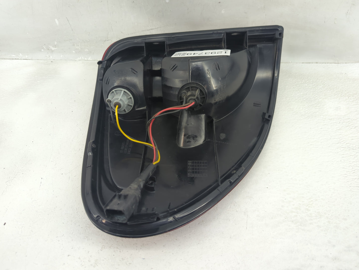 2004-2007 Chrysler Town & Country Tail Light Assembly Passenger Right OEM Fits Fits 2004 2005 2006 2007 OEM Used Auto Parts 