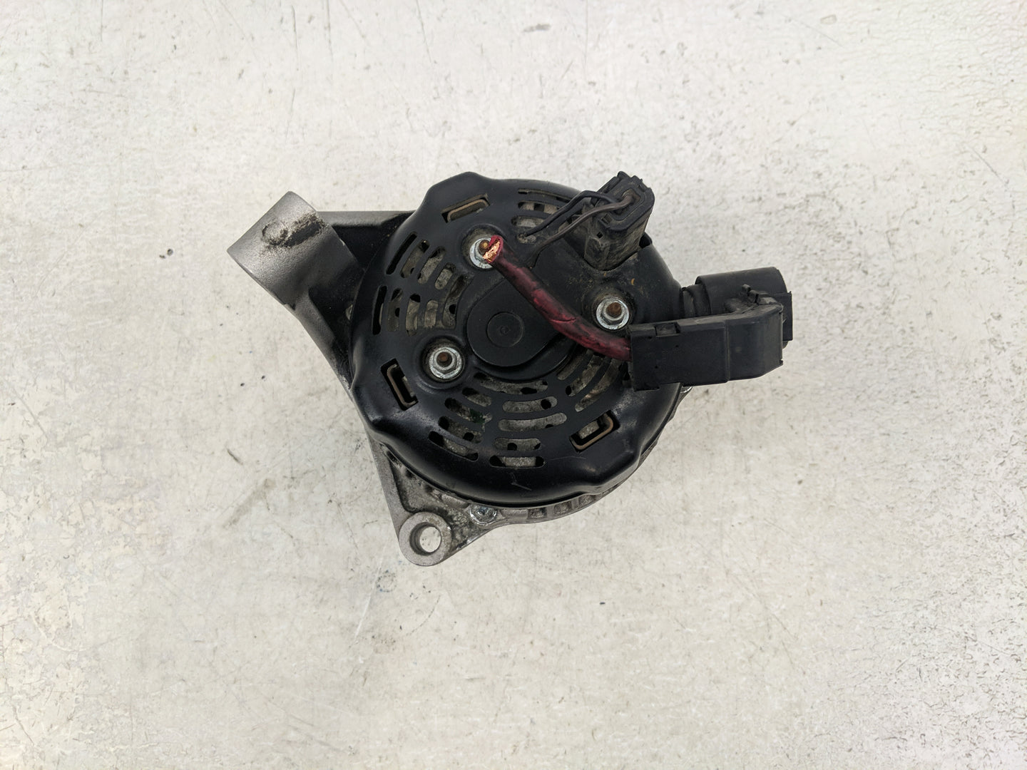 2001-2007 Chrysler Town & Country Alternator Replacement Generator Charging Assembly Engine OEM Fits OEM Used Auto Parts - O
