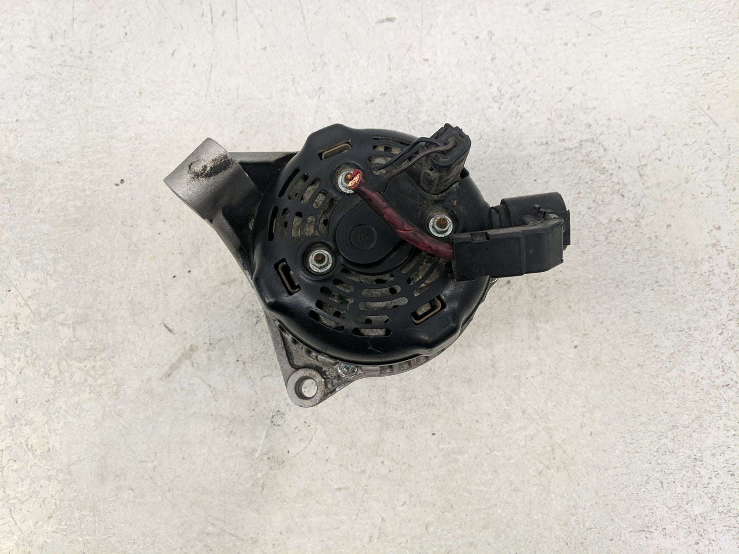 2001-2007 Chrysler Town & Country Alternator Replacement Generator Charging Assembly Engine OEM Fits OEM Used Auto Parts - O
