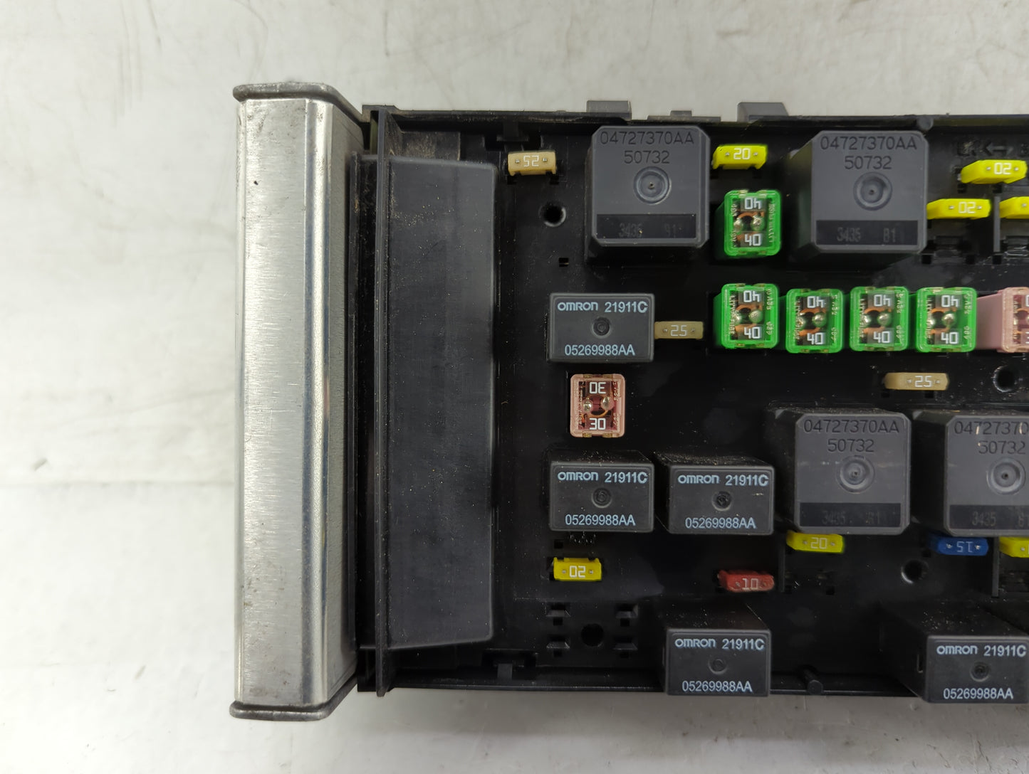2006-2007 Chrysler Town & Country Fusebox Fuse Box Panel Relay Module P/N:P05144506AE Fits Fits 2006 2007 OEM Used Auto Part