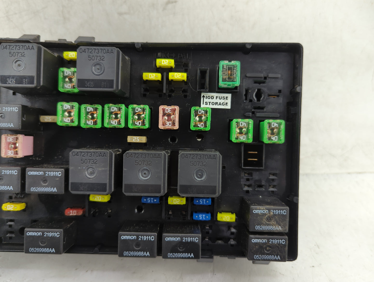 2006-2007 Chrysler Town & Country Fusebox Fuse Box Panel Relay Module P/N:P05144506AE Fits Fits 2006 2007 OEM Used Auto Part