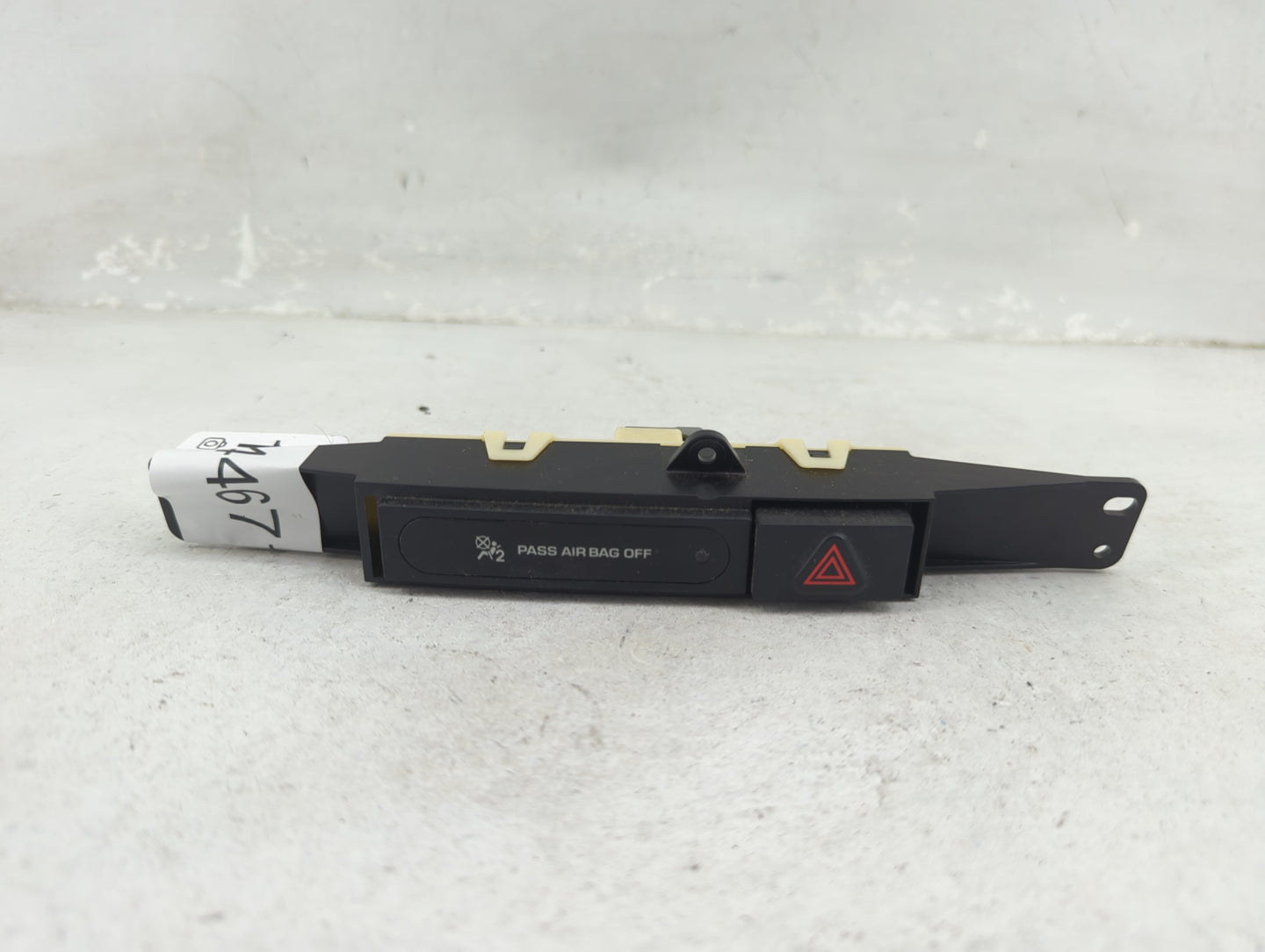 2007 Chrysler Town & Country Hazard Switch 58024e - Oemusedautoparts1.com