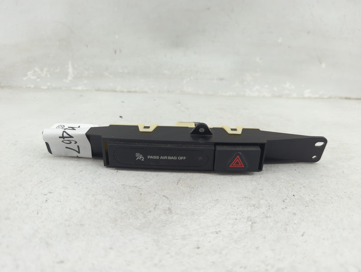 2007 Chrysler Town & Country Hazard Switch 58024e - Oemusedautoparts1.com