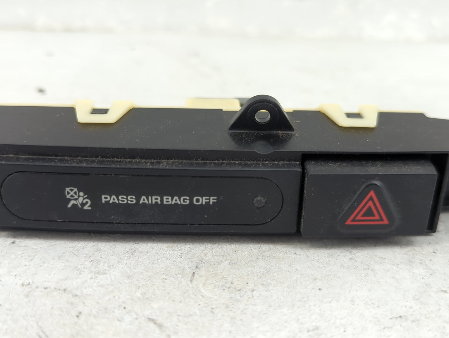 2007 Chrysler Town & Country Hazard Switch 58024e - Oemusedautoparts1.com