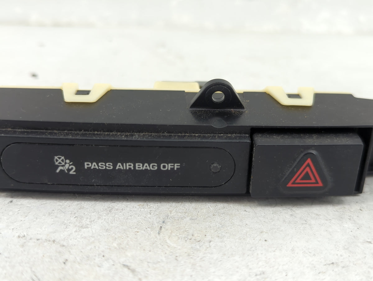 2007 Chrysler Town & Country Hazard Switch 58024e - Oemusedautoparts1.com