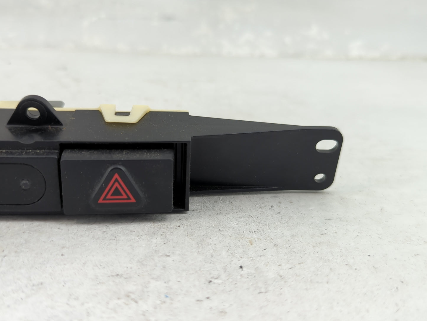 2007 Chrysler Town & Country Hazard Switch 58024e - Oemusedautoparts1.com