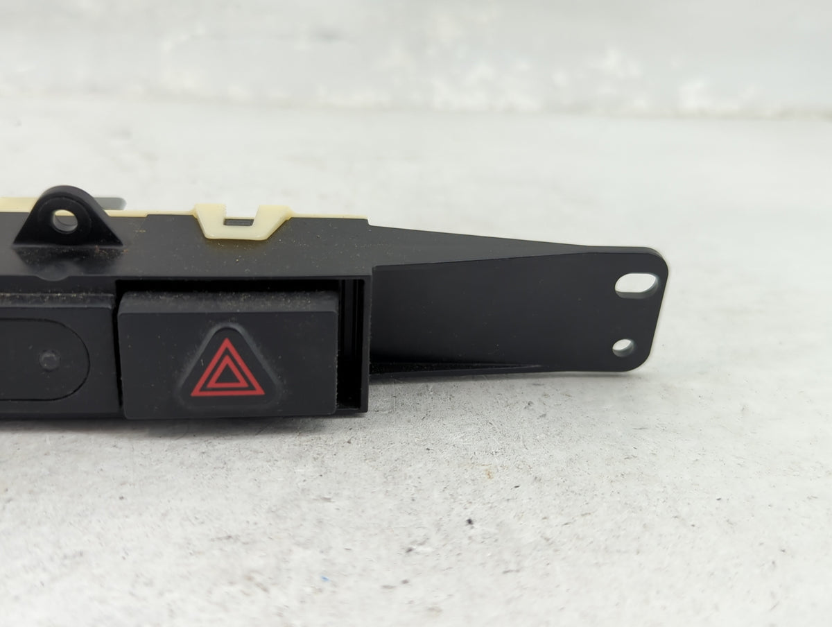 2007 Chrysler Town & Country Hazard Switch 58024e - Oemusedautoparts1.com
