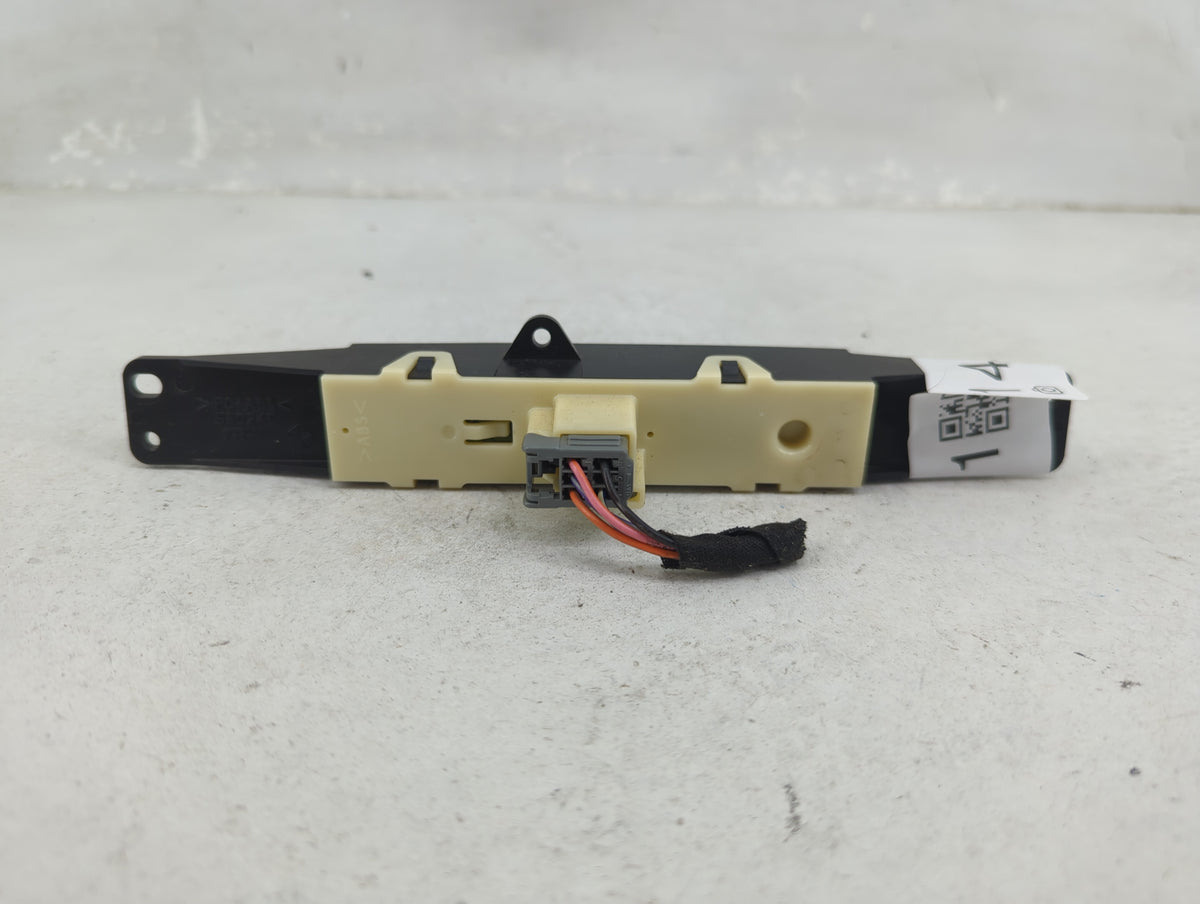 2007 Chrysler Town & Country Hazard Switch 58024e - Oemusedautoparts1.com